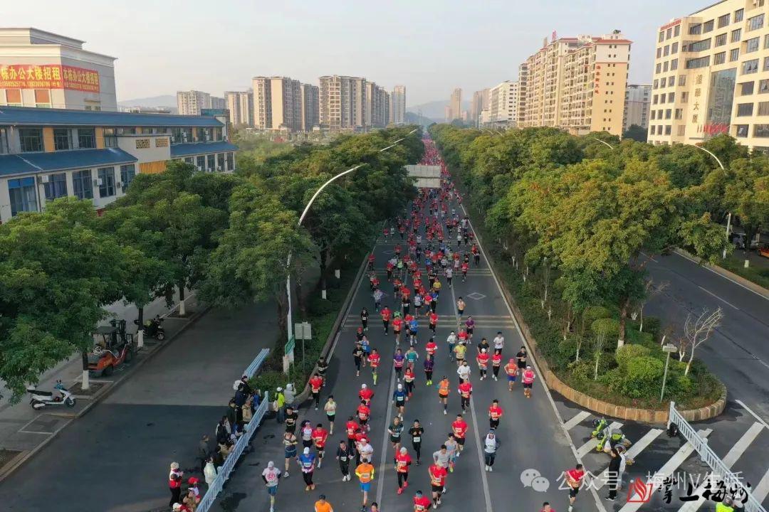 梅州马拉松比赛，城市与跑者的共赢盛宴