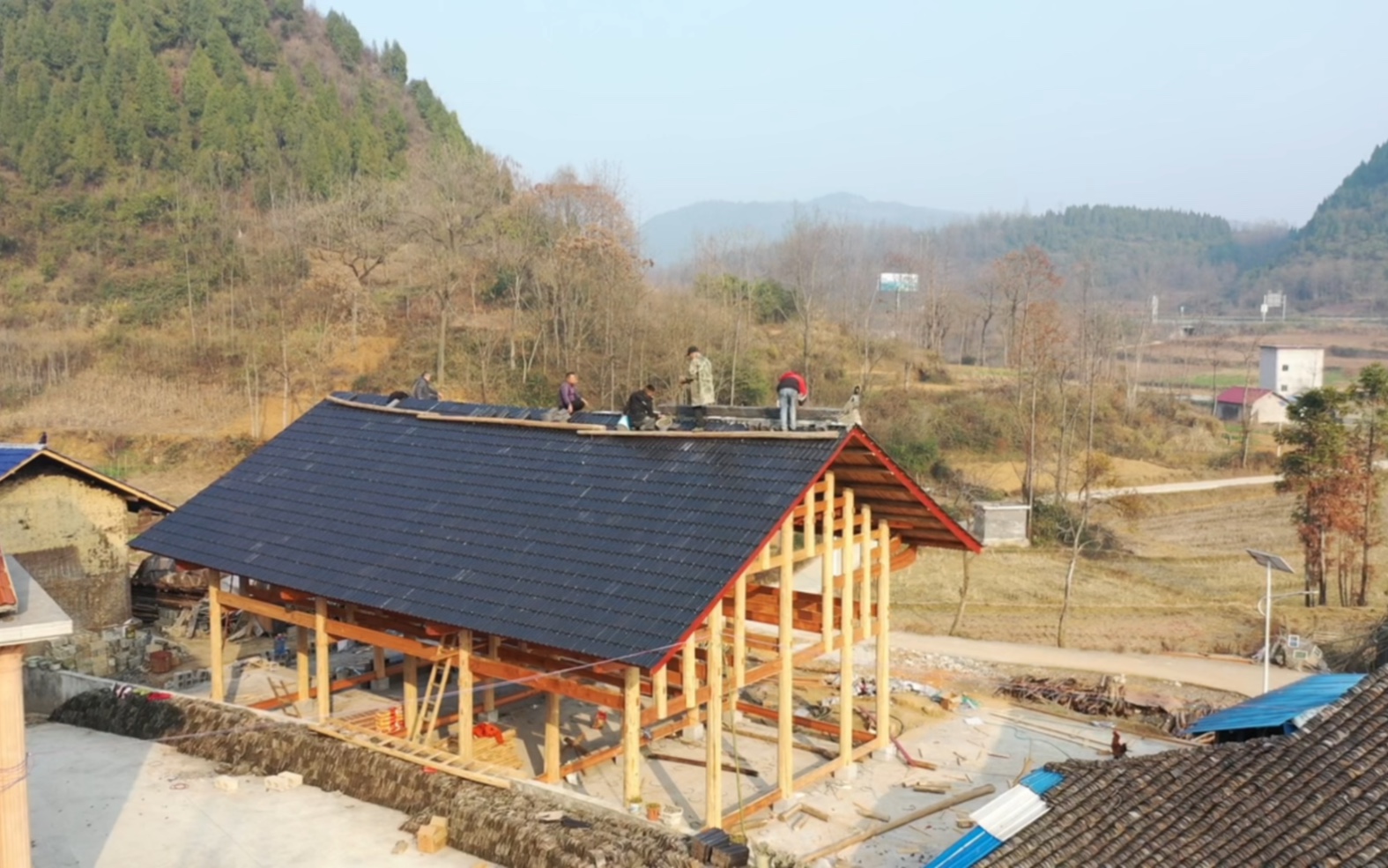 最新农村湘西木房子建造指南，步骤详解与风格展示